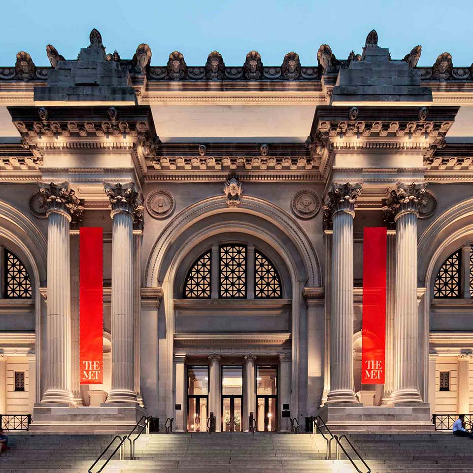 the front of the metropolitan museum