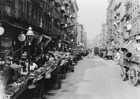 Mulberry Street market scene in New York City, early 1900s. 
